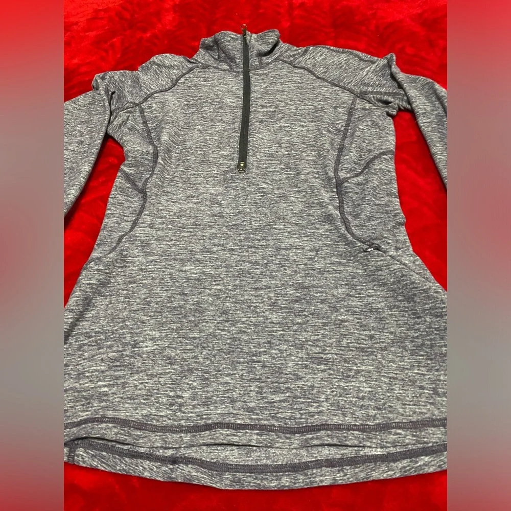 Lululemon SZ 6 quarter zip long sleeved shirt with thumb holes Awesome Condition - Picture 7 of 17